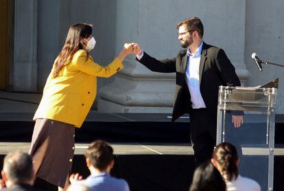 Gabriel Boric e Izkia Siches el viernes durante el nombramiento de ella como ministra de Interior.