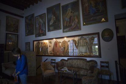 Trajes sacerdotales en el palacio de la Casa Medina Sidonia.