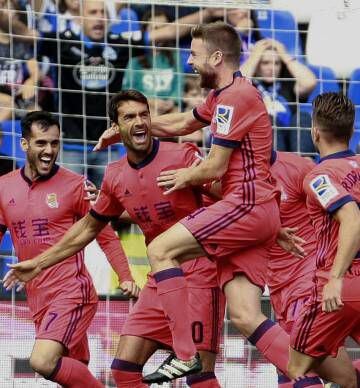 Illarra celebra un gol.