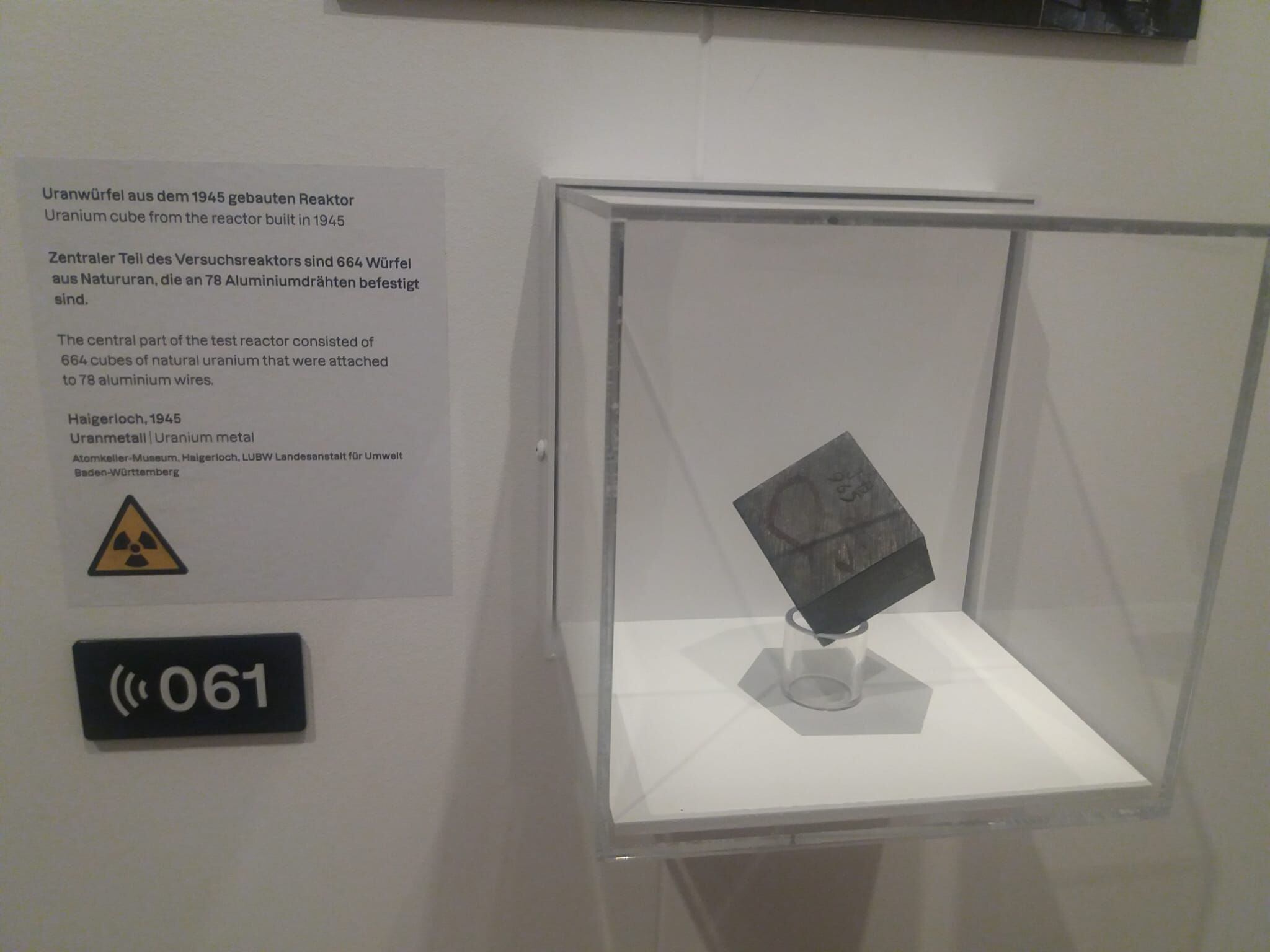 Un cubo de uranio de los experimentos nucleares alemanes durante la Segunda Guerra Mundial, en la exposición del Museo de Historia Alemana en Berlín.