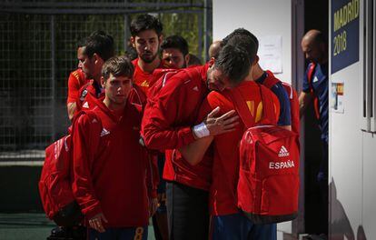 Miembros de la selección española tras perder ante Rusia.