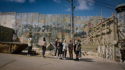 Un momento del documental, en el que los representantes de Islandia en Eurovisión profundizan en el conflicto palestino-israelí.