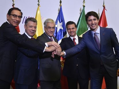 Líderes de diferentes países americanos posan para una foto durante la VIII Cumbre de las Américas en Lima, Perú, el 14 de abril de 2018.
