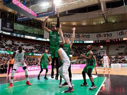 Un partit a l'Olímpic de Badalona entre el Joventut i el Saragossa.