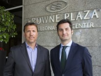 Enrique Escofet, gerente de Crowne Plaza Barcelona y Diego &Aacute;lvarez, director para el sur de Europa IHG. 