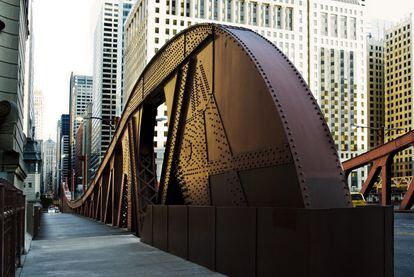 Uno de los puentes de la ciudad de Chicago.