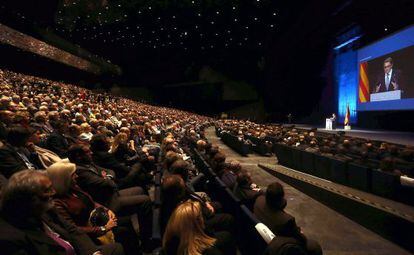 Mas se dirige a un auditorio con representantes de diversos ámbitos.