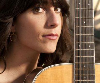 Nicki Bluhm.