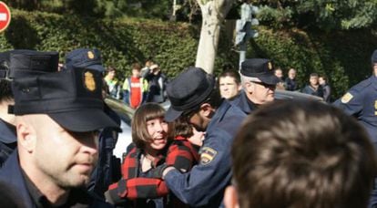 Carga policial contra los alumnos del Luis Vives