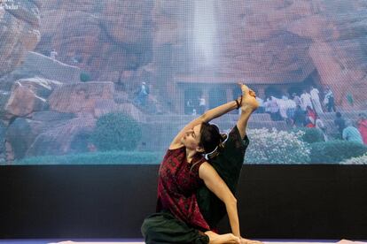 India ha vuelto a apostar por la naturaleza, el paisaje, la espiritualidad y el yoga en su estand, como demuestra esta foto. Otro de los platos fuertes que propone es la región de Madhya Pradesh, en el centro del país, que inspiró a Rudyard Kipling para 'El libro de la selva'. Netflix estrenó una nueva adaptación de la novela a finales de 2018.