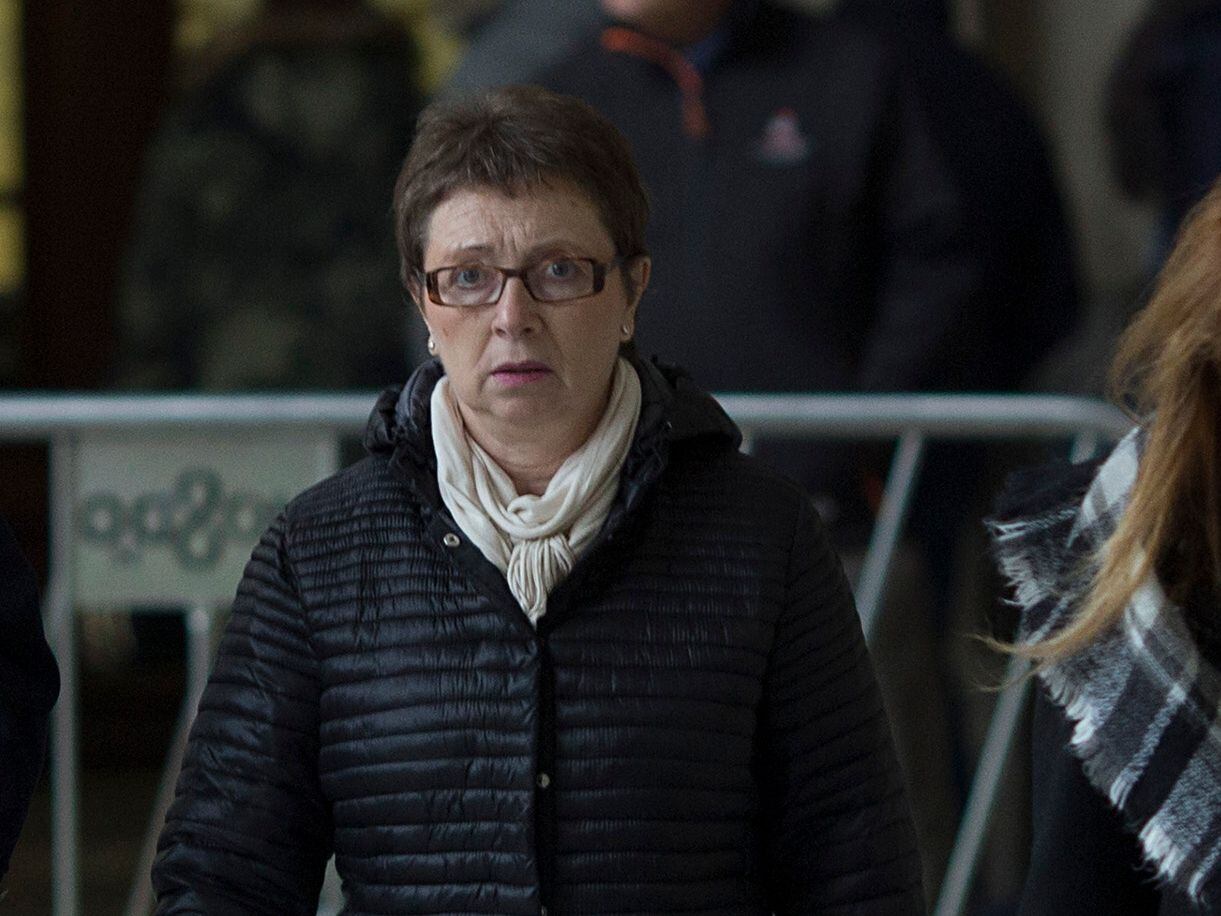 La exconsejera Carmen Martínez Aguayo a su llegada a la Audiencia Provincial de Sevilla en la cuarta jornada del juicio de los ERE, en enero de 2018.