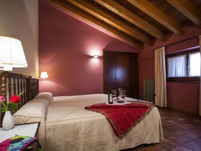 Una habitación del hotel Villa de Ábalos (La Rioja).
