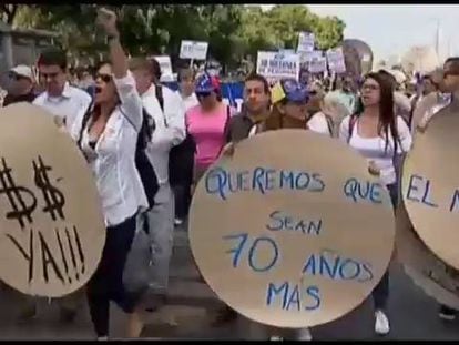 Manifestación de trabajadores de la prensa en Caracas para reclamar que se eliminen las trabas a la importación de papel.