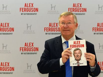 Alex Ferguson, con su libro.