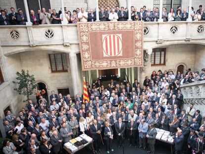 Alcaldes independentistes en l'acte del 2014 amb Artur Mas.