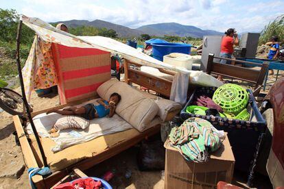 Caracas expulsa a cientos de colombianos que vivian en asentamientos irregulares dentro de su territorio.