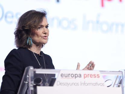 La vicepresidenta primera del Gobierno, Carmen Calvo, en un Desayuno Informativo de Europa Press, en Madrid.