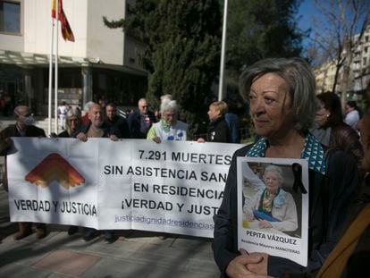 Concentración, el 23-03-2023, de Mareas de Residencias frente a los juzgados de la Plaza de Castilla en Madrid.