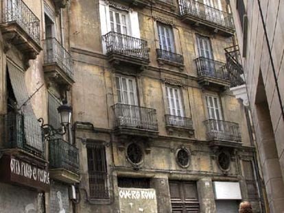 Edificios abandonados en la calle de Maldonado, en el distrito valenciano de Ciutat Vella.
