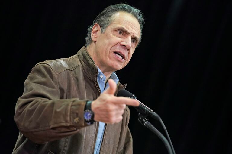 El gobernador Andrew Cuomo, este miércoles en la inauguración de un macrocentro de vacunación en Queens (Nueva York).