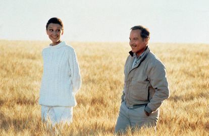 Richard Dreyfuss y Audrey Hepburn en una escena de 'Always' (1989), de Steven Spielberg. Fue su última película, y en ella dio vida a un ángel.