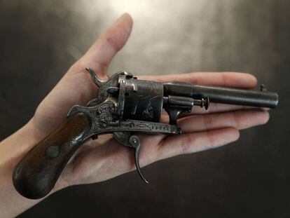 El arma con el que Paul Verlaine hiri&oacute; a su amante, Arthur Rimbaud.