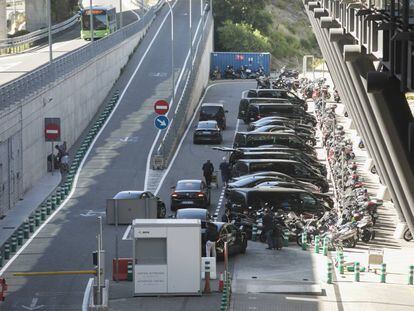 Aparcamiento de los VTC en la terminal T-4 del aeropuerto de Barajas.