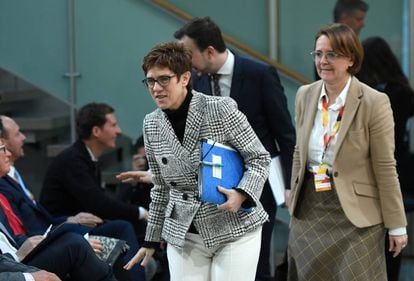 La presidenta de la CDU, Annegret Kramp-Karrenbauer, a su llegada a la reunión del partido sobre migración, integración y seguridad.