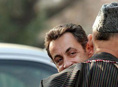 El presidente francés, junto con su homólogo afgano, Hamid Karzai.