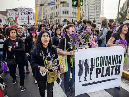 Marcha de escritoras celebrada en Lima el pasado 25 de noviembre.