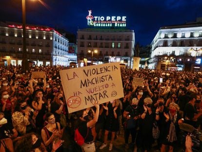 Concentración en la Puerta del Sol de Madrid contra la violencia machista, el viernes.