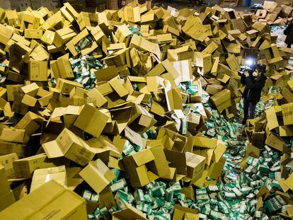 Restos de las cajas de mascarillas.