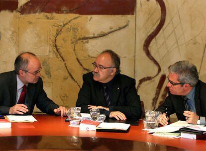 Josep Lluís Carod Rovira, en el centro, presidió ayer la reunión del Gobierno por la ausencia de José Montilla.