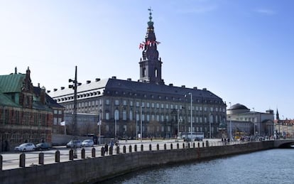 Vista del palacio de Christiansborg, en Copenhague, sede del parlamento danés.