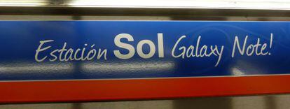 Cartel de la estación de Sol con su nuevo nombre.