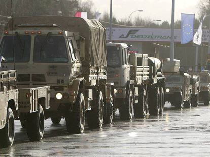 Vehículos militares de Estados Unidos entrando en Polonia este jueves.
