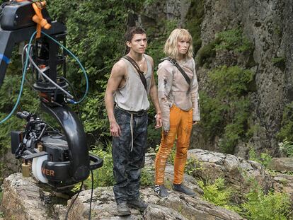  Tom Holland y Daisy Ridley, en el rodaje de 'Chaos Walking'. En el vídeo, el tráiler.