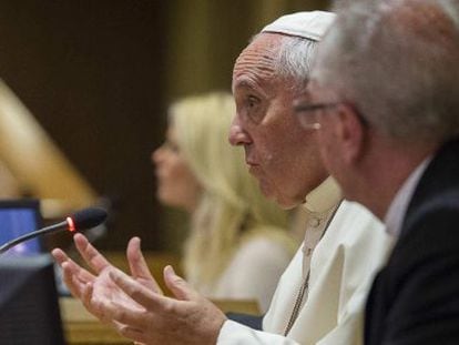 El Papa, durante su reuni&oacute;n con 65 alcaldes del mundo.