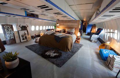 Avión de la compañía holandesa KLM reconvertido en habitación para huéspedes de Airbnb.