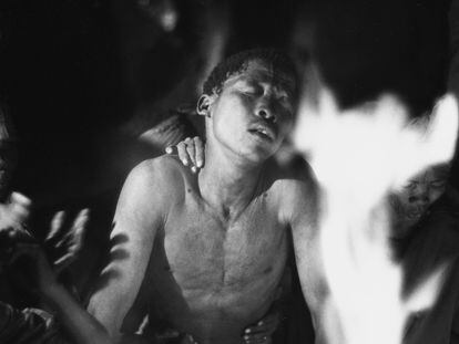 'The San trance dance' (1959), imagen de un exorcismo.