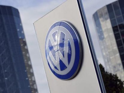 El logotipo de Volkswagen en Wolfsburgo (Alemania). EFE/Archivo