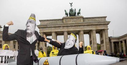 Activistas protestan en una campaña internacional para la abolición de las armas nucleares del 13 de septiembre de 2017 en Berlín.