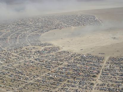 Campamento gigante en el desierto donde se celebra el festival Burning Man, en Black Rock City, Nevada, el 5 de septiembre de 2019.