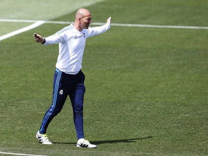 Zidane, en un entrenamiento previo a la final de la Champions.