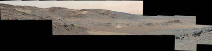 Esta imagen de la cámara de 'Curiosity' muestra dos áreas del bajo Monte Sharp elegidas para una inspección en profundidad: el Monte Shield y el Paso Logan.
