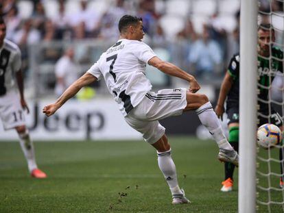 Cristiano marca ante el Sassuolo su primer gol oficial con la Juventus.