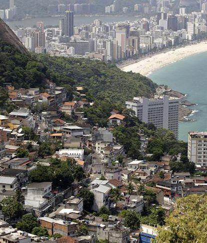 Vista aérea de la favela Vidigal de Río de Janeiro (Brasil)