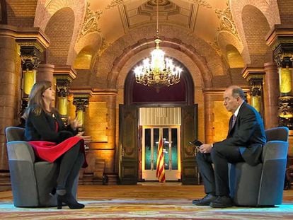 Laura Borràs i Vicent Sanchis, durant l'entrevista de TV3, el passat 14 de març.