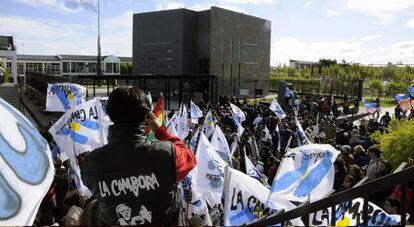 Seguidores de Néstor Kirchner lo homenajean en el segundo aniversario de su muerte, el 27 de octubre de 2012.