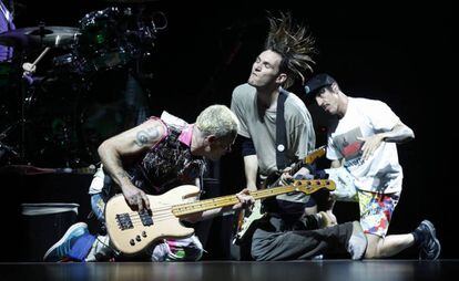Red Hot Chili Peppers en Madrid en 2016.